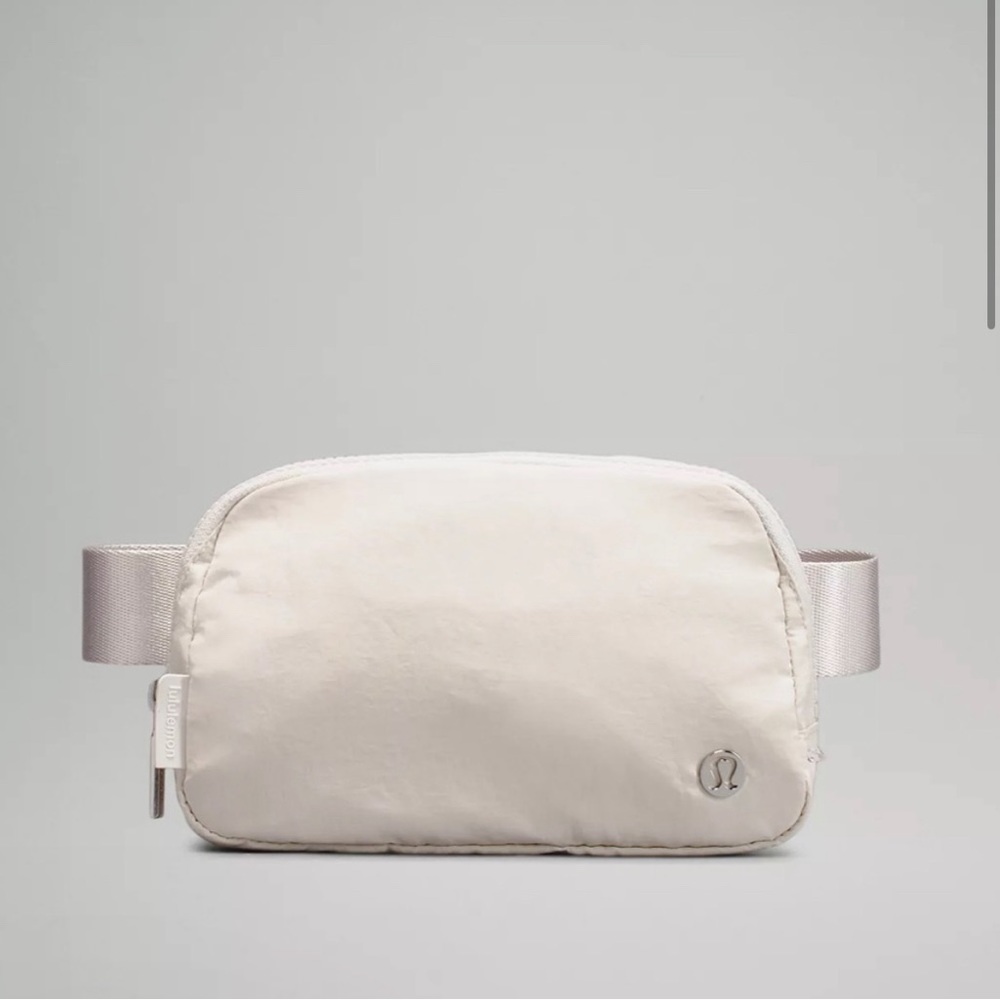 NWOT Lululemon Everywhere belt bag